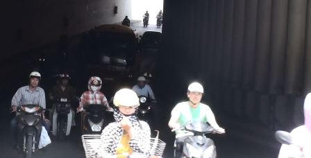 Hàng nghìn người vi phạm luật giao thông tại hầm đường bộ Kim Liên 